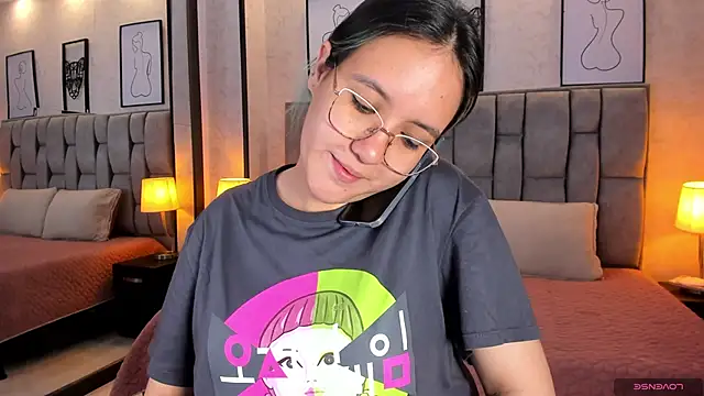 Snapshot of sweet--emily chatting on December 27, 3:42 am sweet--emily online show from December 27, 3:42 am