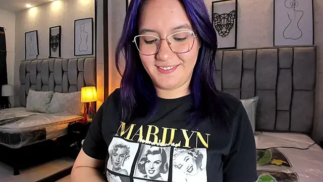 Snapshot of sweet--emily chatting on December 31, 5:55 am sweet--emily online show from December 31, 5:55 am