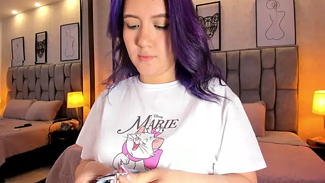 Snapshot of sweet--emily chatting on January 5, 10:10 am sweet--emily online show from January 5, 10:10 am