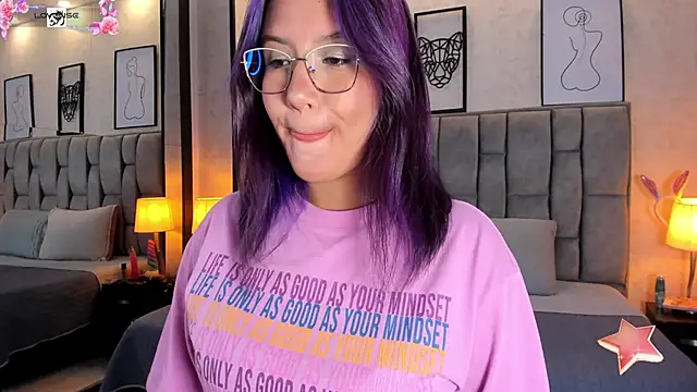 Snapshot of sweet--emily chatting on January 14, 3:43 am sweet--emily online show from January 14, 3:43 am