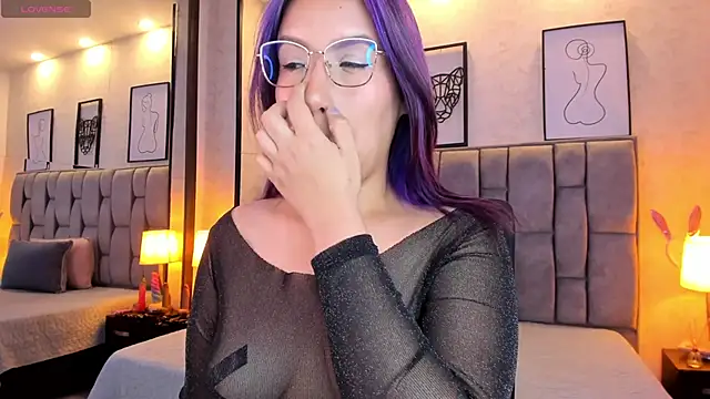 Snapshot of sweet--emily chatting on January 18, 7:17 am sweet--emily online show from January 18, 7:17 am