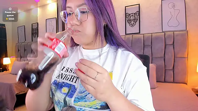 Snapshot of sweet--emily chatting on January 23, 9:18 am sweet--emily online show from January 23, 9:18 am