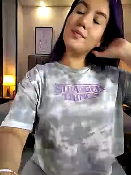 Snapshot of sweet--emily chatting on February 2, 8:13 am sweet--emily online show from February 2, 8:13 am