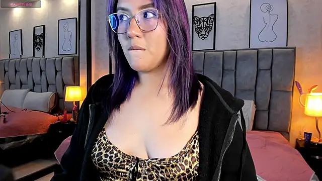 Snapshot of sweet--emily chatting on February 5, 7:07 am sweet--emily online show from February 5, 7:07 am