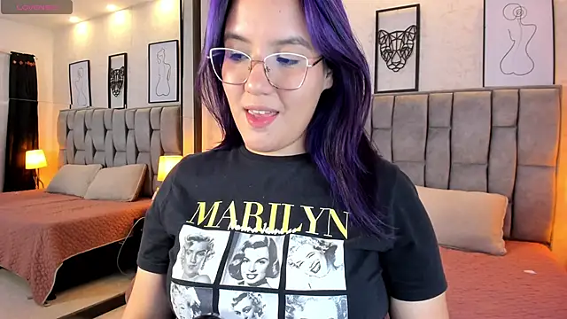 Snapshot of sweet--emily chatting on February 9, 8:00 am sweet--emily online show from February 9, 8:00 am