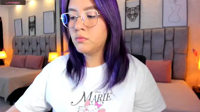 Snapshot of sweet--emily chatting on February 11, 6:08 am sweet--emily online show from February 11, 6:08 am