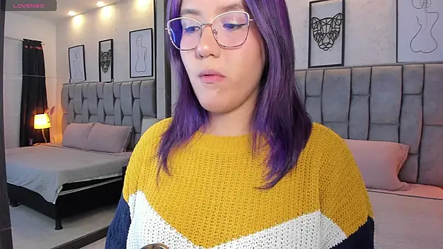 Snapshot of sweet--emily chatting on February 14, 5:09 am sweet--emily online show from February 14, 5:09 am