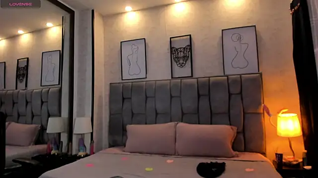 Snapshot of sweet--emily chatting on February 15, 7:27 am sweet--emily online show from February 15, 7:27 am