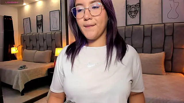 Snapshot of sweet--emily chatting on February 23, 4:17 am sweet--emily online show from February 23, 4:17 am