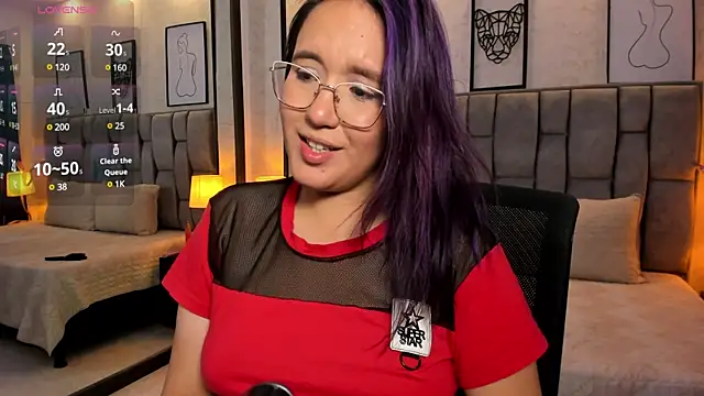 Snapshot of sweet--emily chatting on February 23, 7:22 am sweet--emily online show from February 23, 7:22 am