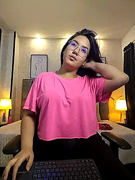 Snapshot of sweet--emily chatting on February 23, 10:39 am sweet--emily online show from February 23, 10:39 am