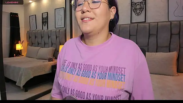 Snapshot of sweet--emily chatting on February 25, 4:14 am sweet--emily online show from February 25, 4:14 am