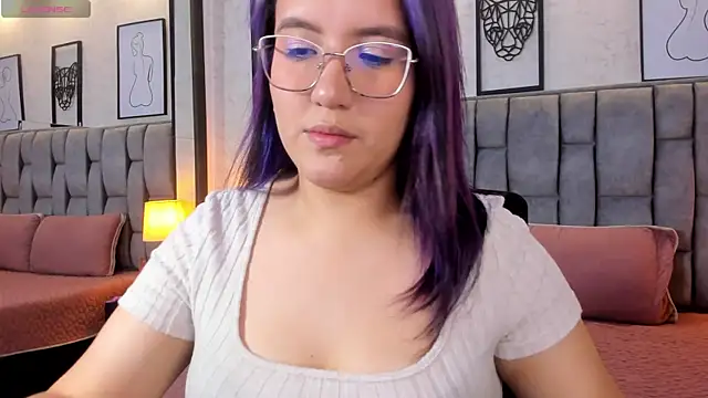 Snapshot of sweet--emily chatting on March 1, 3:43 am sweet--emily online show from March 1, 3:43 am