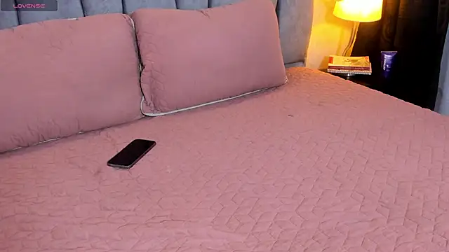 Snapshot of sweet--emily chatting on March 1, 6:57 am sweet--emily online show from March 1, 6:57 am