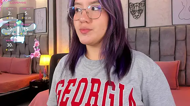 Snapshot of sweet--emily chatting on March 2, 3:56 am sweet--emily online show from March 2, 3:56 am