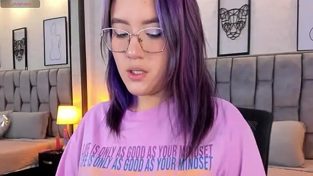 Snapshot of sweet--emily chatting on March 7, 3:19 am sweet--emily online show from March 7, 3:19 am