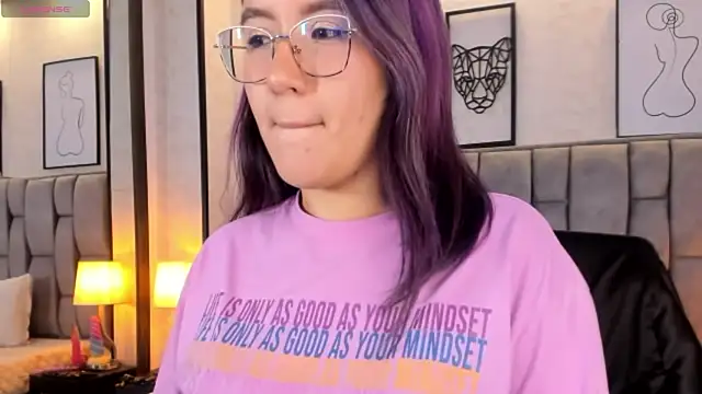 Snapshot of sweet--emily chatting on March 7, 10:02 am sweet--emily online show from March 7, 10:02 am