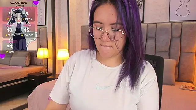 Snapshot of sweet--emily chatting on March 13, 6:16 am sweet--emily online show from March 13, 6:16 am