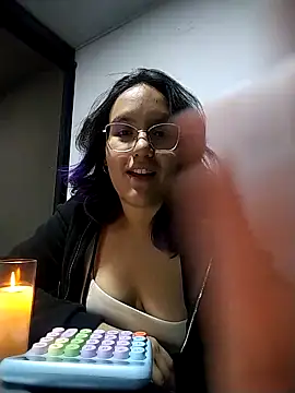 Snapshot of sweet--emily chatting on October 19, 6:47 am sweet--emily online show from October 19, 6:47 am