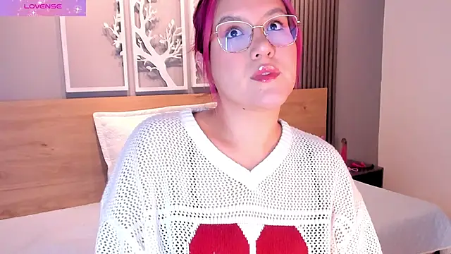 Snapshot of sweet--emily chatting on December 16, 3:55 am sweet--emily online show from December 16, 3:55 am