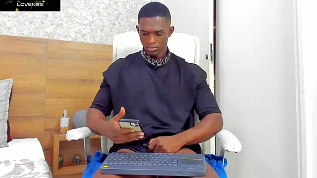 Snapshot of nicolaskan chatting on December 12, 12:44 pm nicolaskan online show from December 12, 12:44 pm