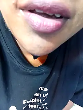 Snapshot of DISNI1997 chatting on December 6, 7:56 pm DISNI1997 online show from December 6, 7:56 pm