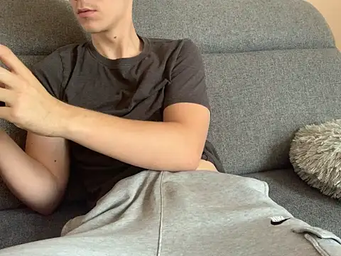 Snapshot of Honeeymaster chatting on October 5, 9:40 am Honeeymaster online show from October 5, 9:40 am