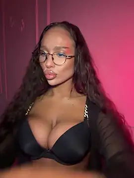 Snapshot of CardiSweetBaby chatting on December 2, 6:14 pm CardiSweetBaby online show from December 2, 6:14 pm