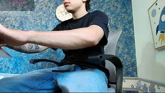 Snapshot of Rhaegal_hot chatting on November 9, 7:56 pm Rhaegal hot online show from November 9, 7:56 pm