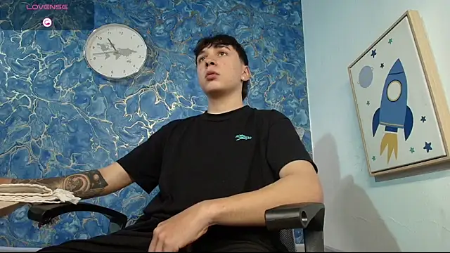 Snapshot of Rhaegal_hot chatting on March 6, 9:44 pm Rhaegal hot online show from March 6, 9:44 pm