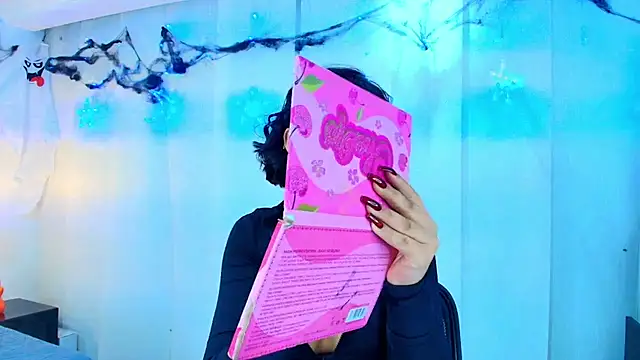 lina bedoya  online show from November 7, 11:32 am