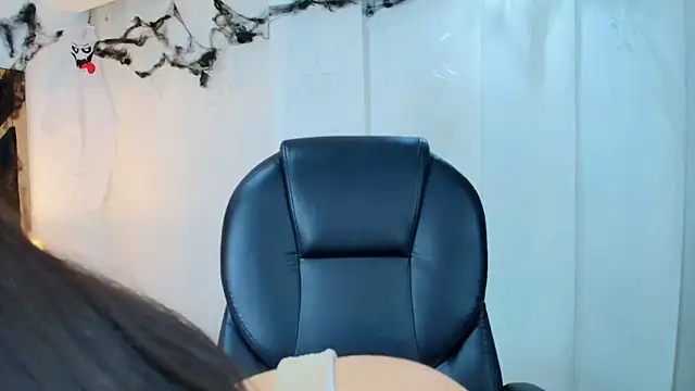 lina bedoya  online show from November 15, 11:29 am