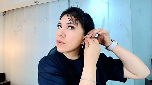 lina bedoya  online show from February 26, 11:42 am