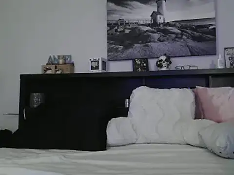 CrystalLakeXO online show from February 1, 8:29 am