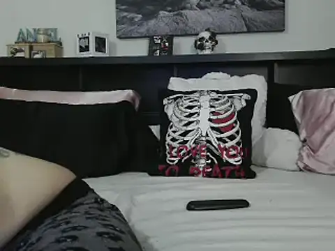 CrystalLakeXO online show from February 25, 5:19 am