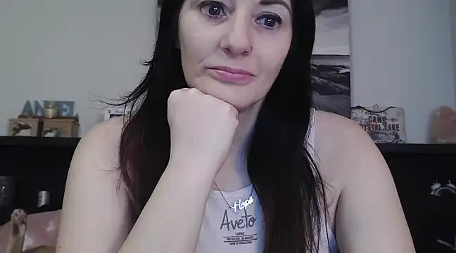 CrystalLakeXO online show from March 18, 4:47 am