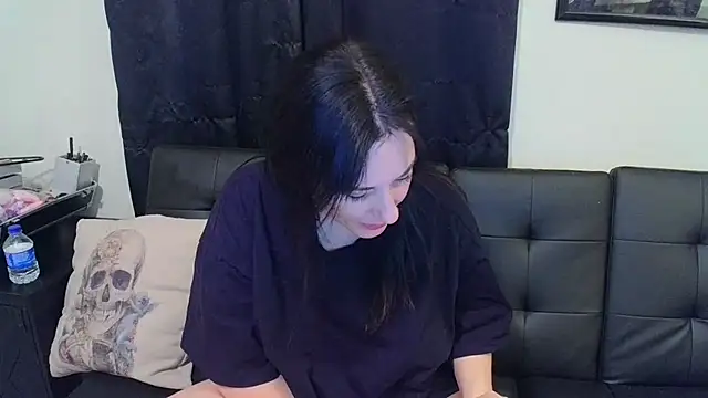 CrystalLakeXO online show from February 26, 7:51 am