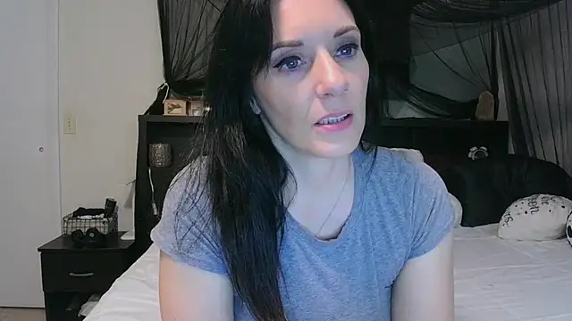 CrystalLakeXO online show from May 1, 4:28 am