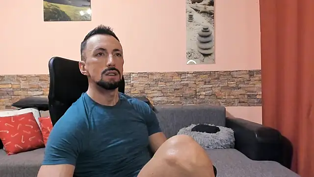 HotHunkTrainer online show from February 5, 9:03 am