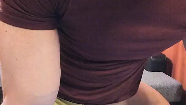 HotHunkTrainer online show from March 12, 9:04 am