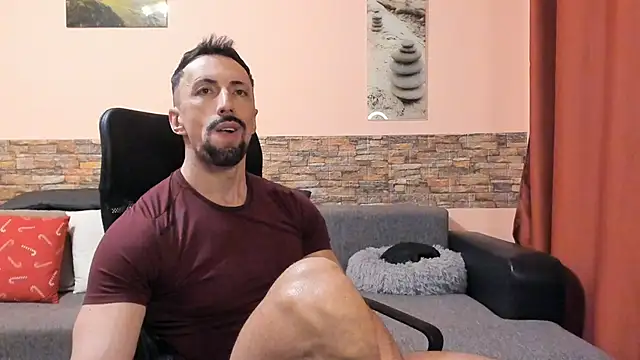 HotHunkTrainer online show from May 2, 8:41 am