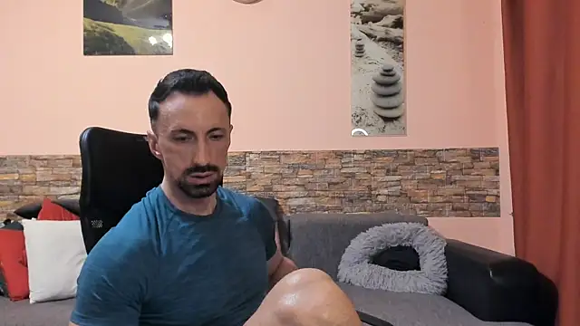 HotHunkTrainer online show from June 18, 9:25 am
