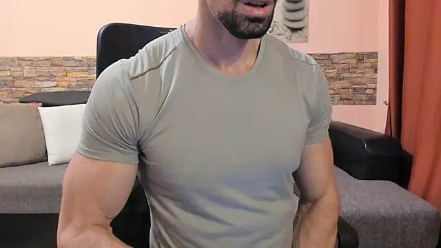 HotHunkTrainer online show from June 22, 8:22 am