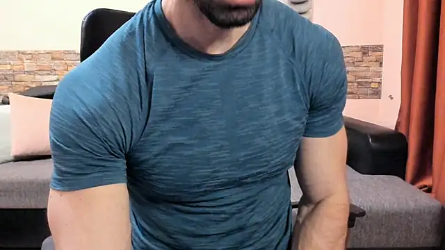 HotHunkTrainer online show from July 6, 7:49 am