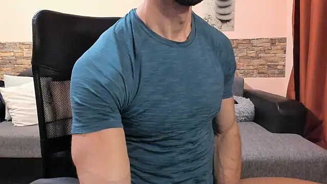 HotHunkTrainer online show from July 16, 7:25 am