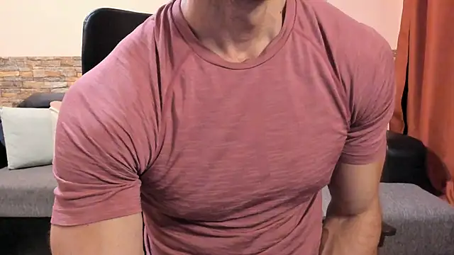 HotHunkTrainer online show from July 19, 8:07 am