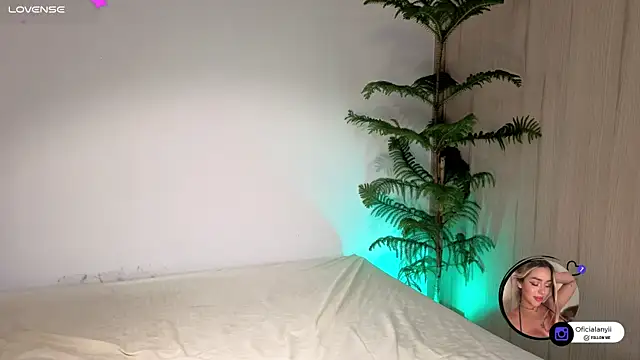 Snapshot of Addison_baker chatting on November 27, 12:02 am Addison baker online show from November 27, 12:02 am