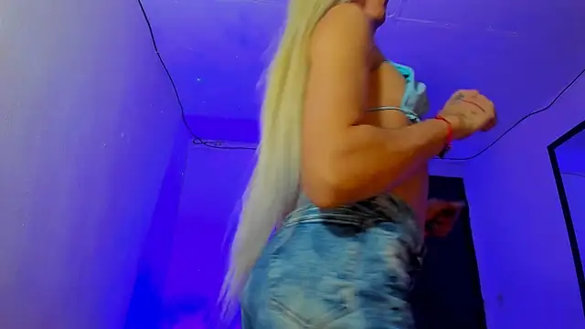 emperatrizhotwolf online show from March 2, 1:38 pm