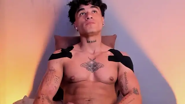 Snapshot of Thomas_Fit1 chatting on December 28, 2:01 am Thomas Fit1 online show from December 28, 2:01 am