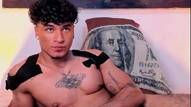 Snapshot of Thomas_Fit1 chatting on February 5, 2:29 am Thomas Fit1 online show from February 5, 2:29 am